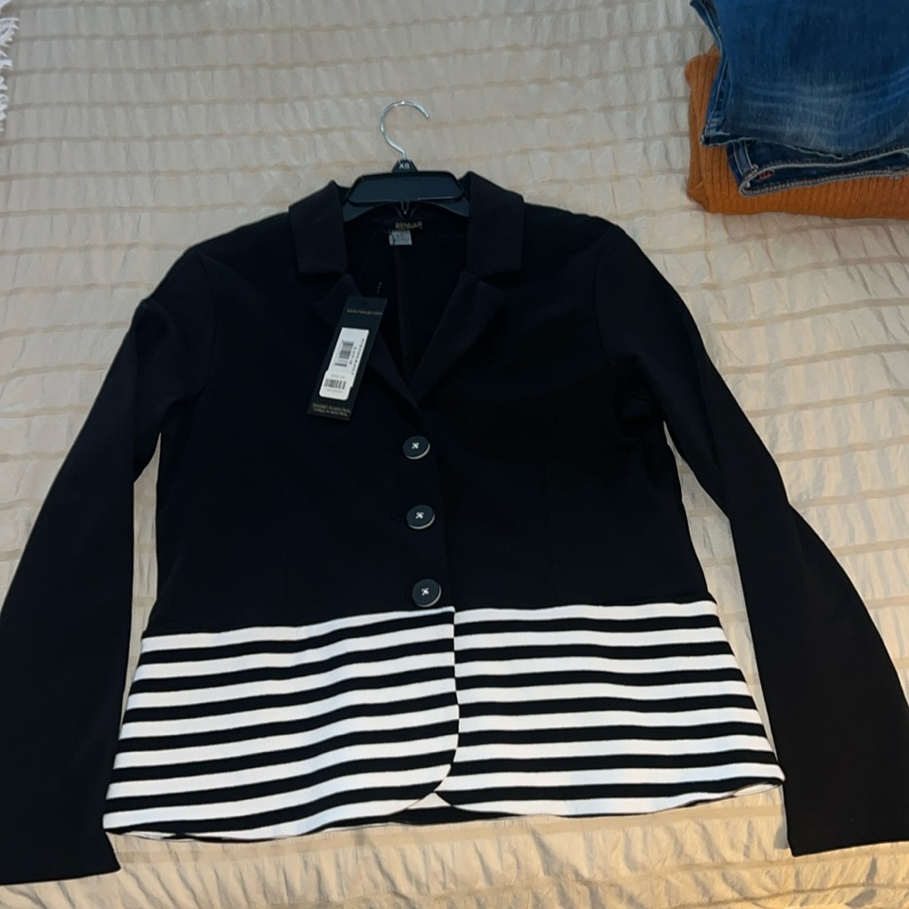 Women’s tailored jacket from Renuar. Size small petite, can fit a medium.